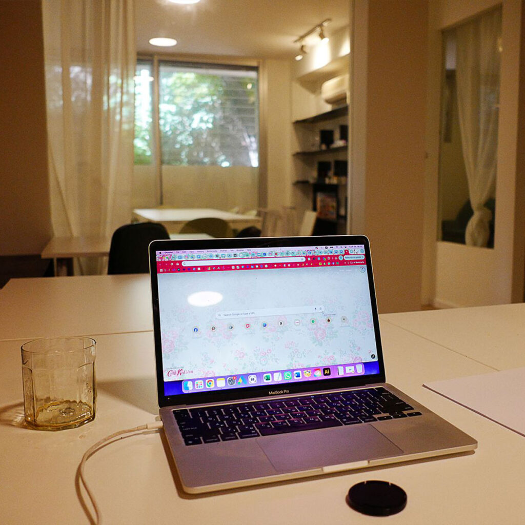 studio_0000_Layer 10